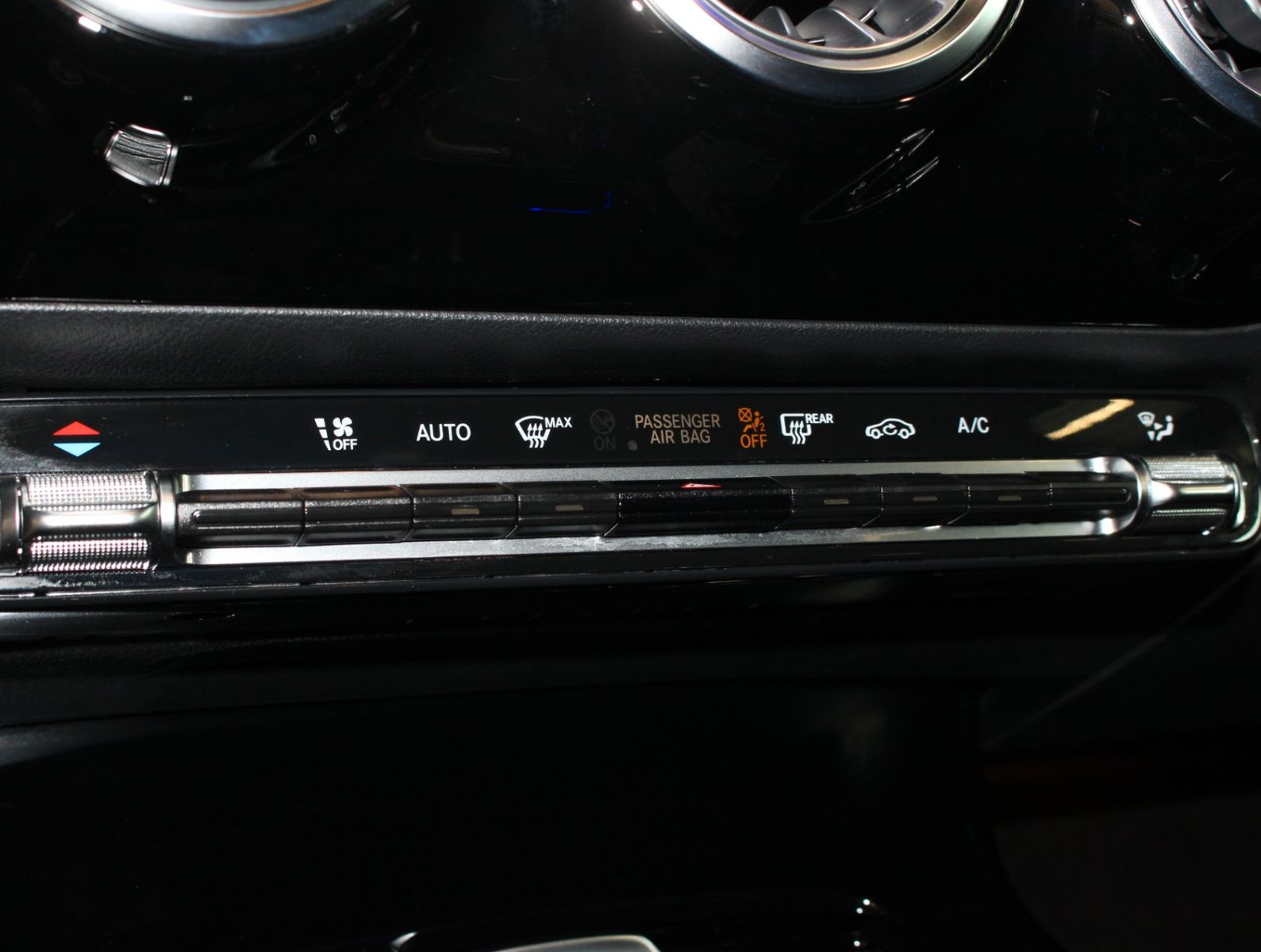 Fahrzeugabbildung Mercedes-Benz A 200 AMG Line Limo*Widescreen*Ambiente*Kamera