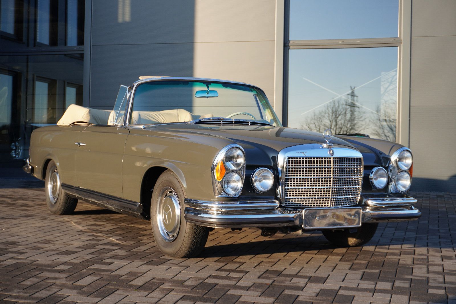 Fahrzeugabbildung Mercedes-Benz 280 SE 3,5 Cabriolet Conversion