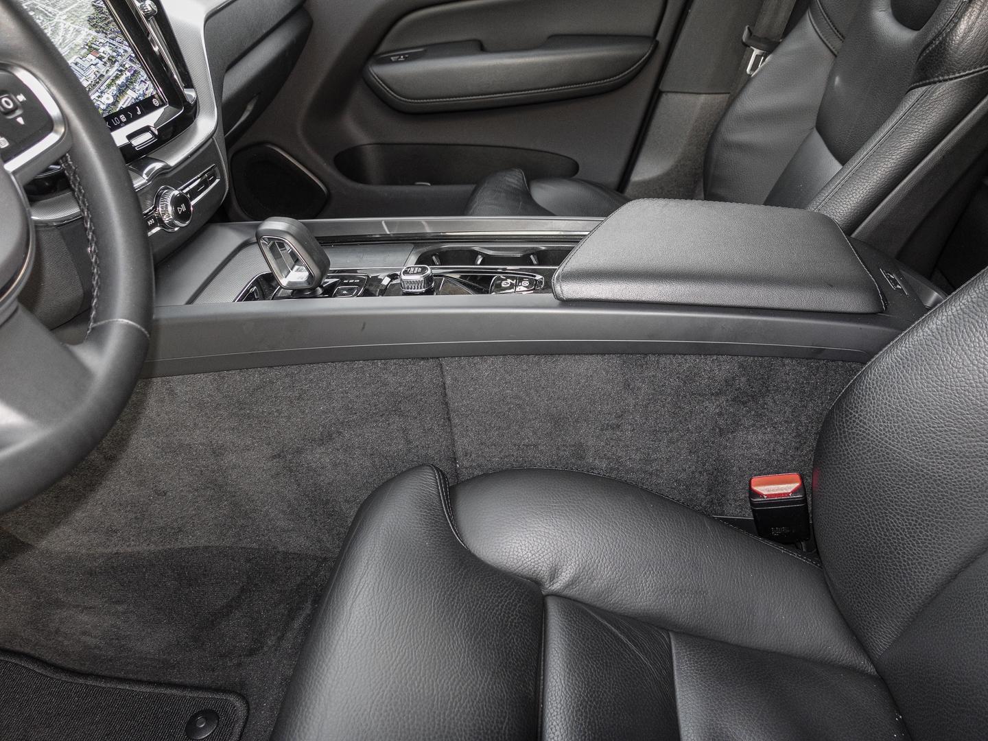 Volvo XC60 Core 2WD B4 Benzin EU6d Digitales Cockpit M