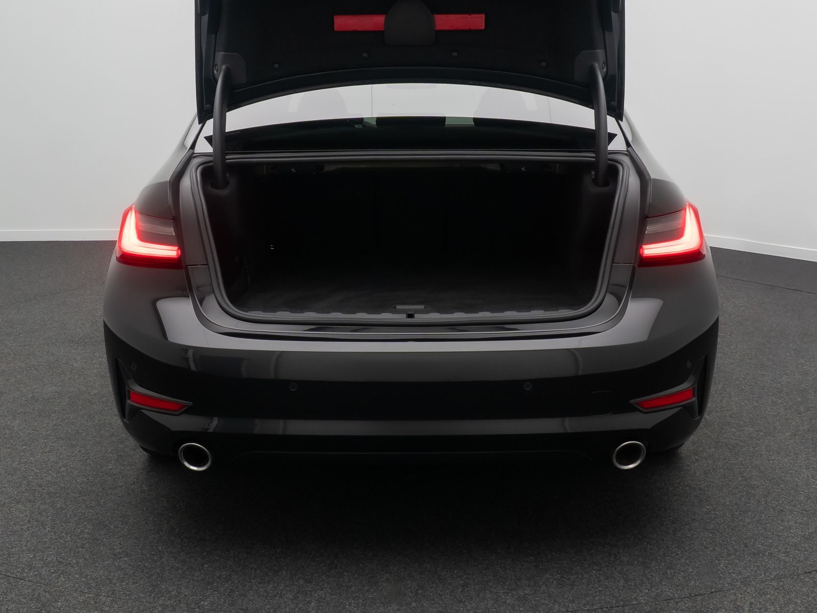 Fahrzeugabbildung BMW 330e Sport Line DAB Alarm Geschwindig Teilleder