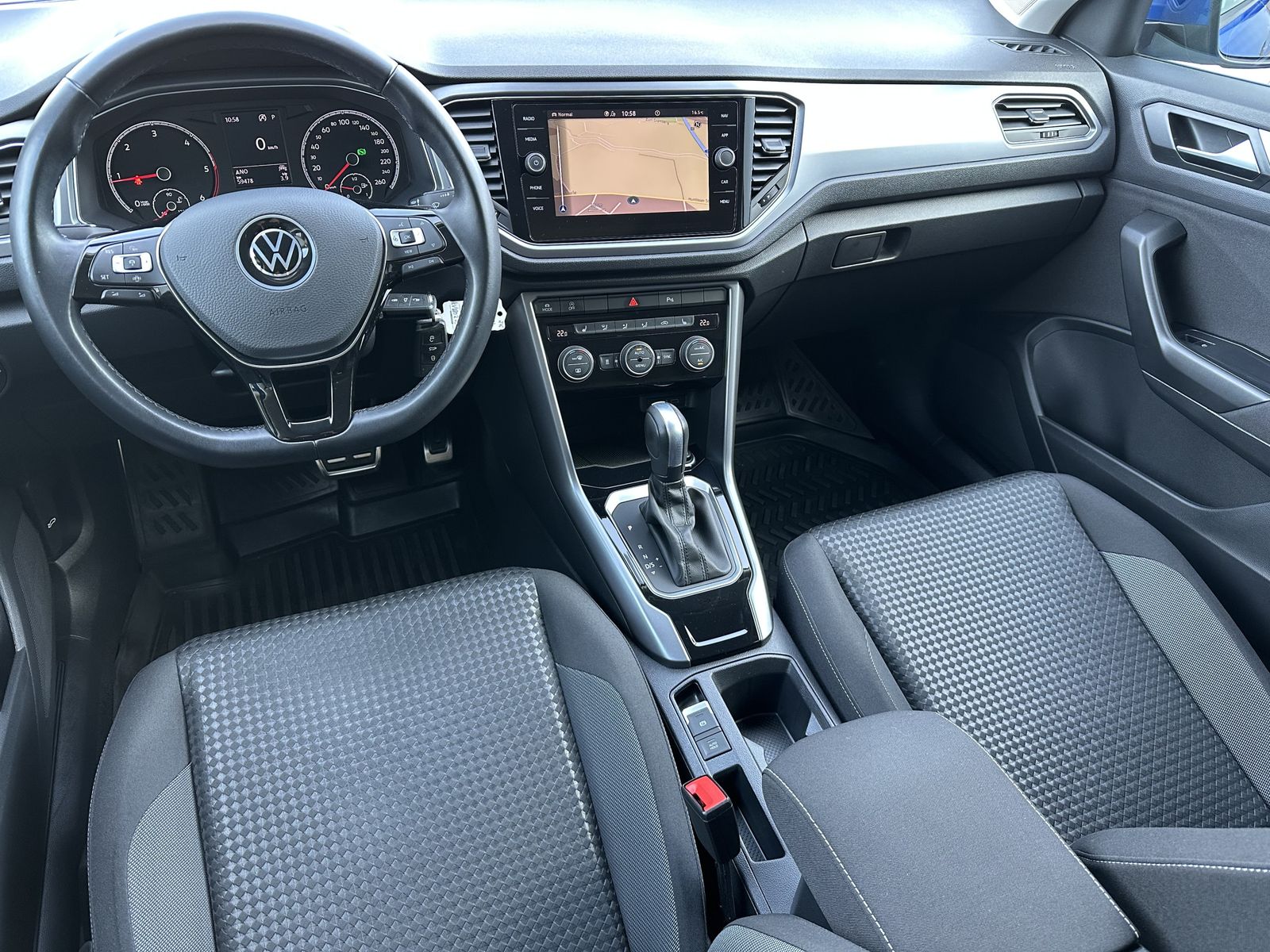 Fahrzeugabbildung Volkswagen T-Roc 2.0 TDI DSG Active NAV+LED+ACC+KAMERA+17ZO