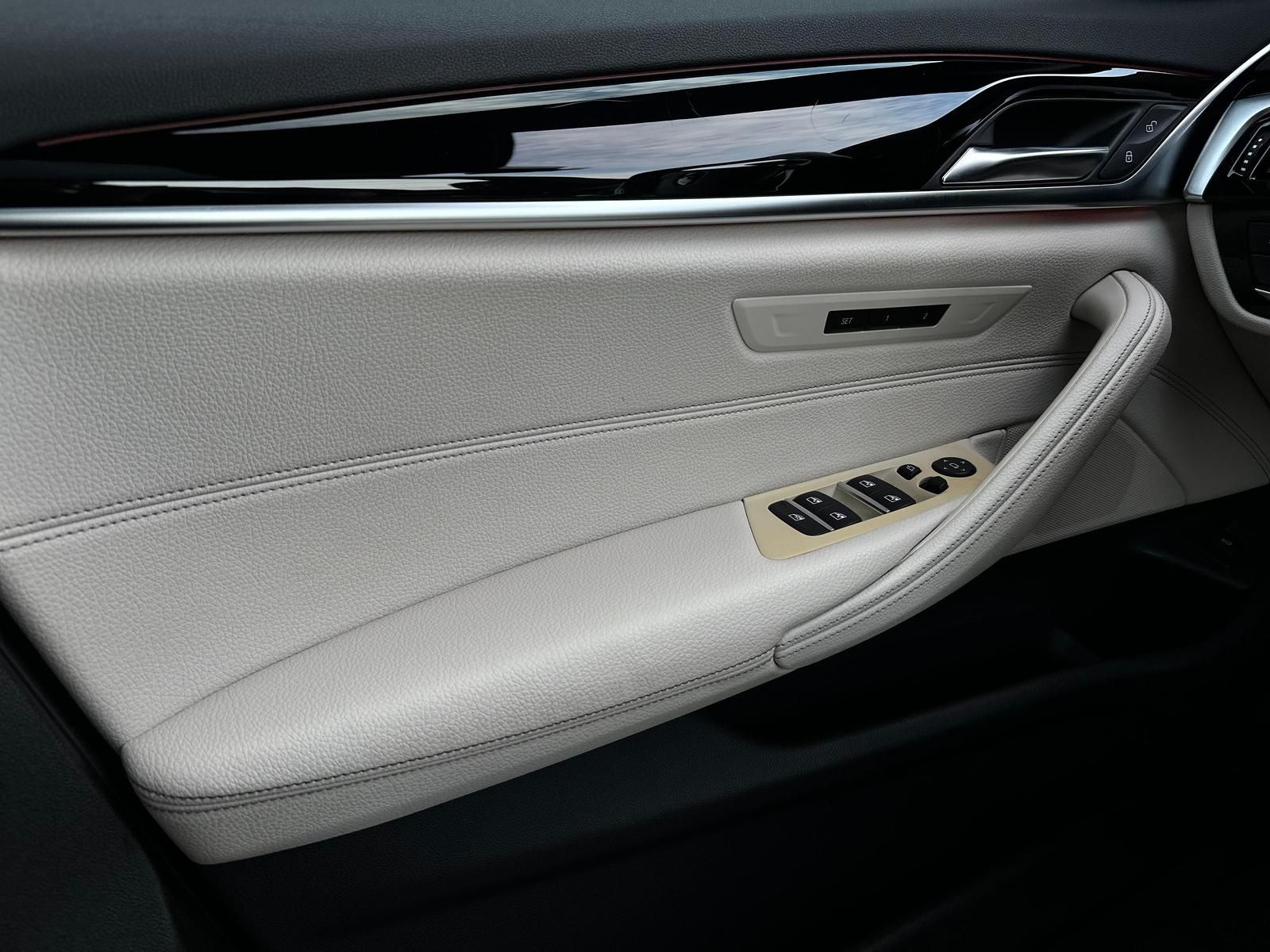 BMW 540i xDrive SPORT LINE SHADOW* LED#AHK#SHZ#PANO - Image 17