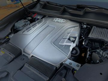Audi Q8 - 12