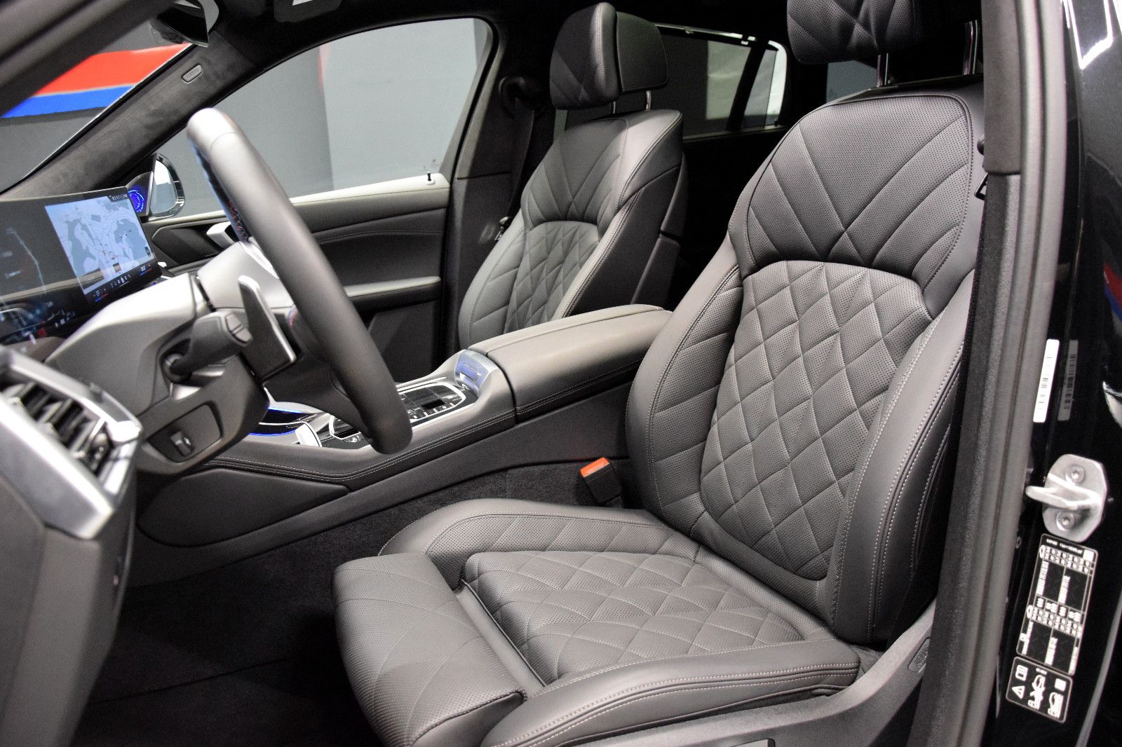 Fahrzeugabbildung BMW X6 M60i xDrive Pano B&W Sitzlüft HuD 22" Standhz