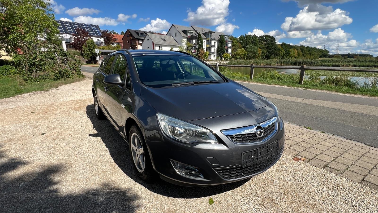 Opel Astra 2012 — photo 8
