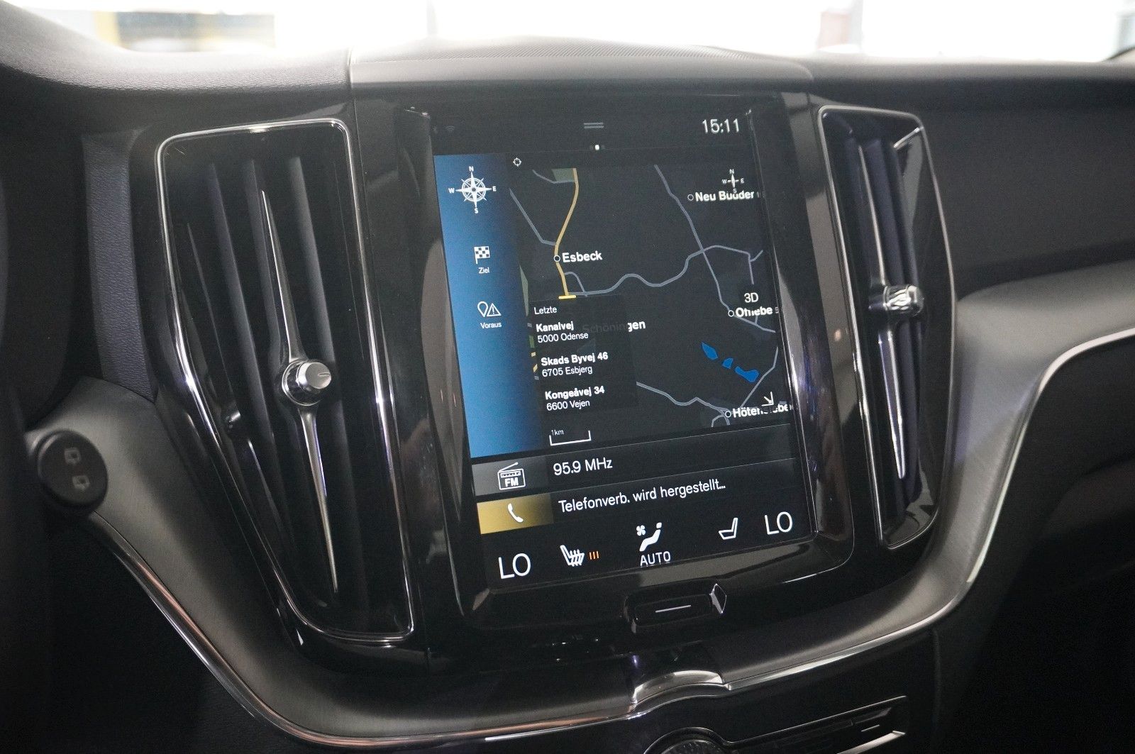 Fahrzeugabbildung Volvo XC 60 T4 MOMENTUM PRO NAVI/LED/VIRTU./SHZ/AHK