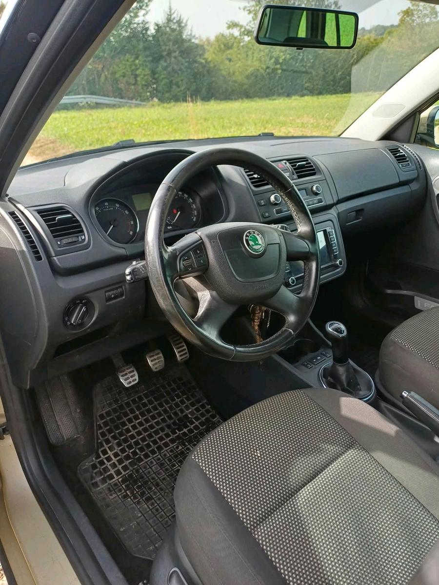 Skoda Fabia 2011 — photo 14