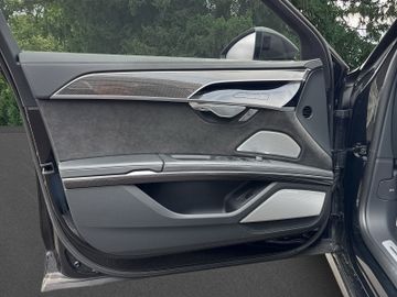 Audi S8 - 12