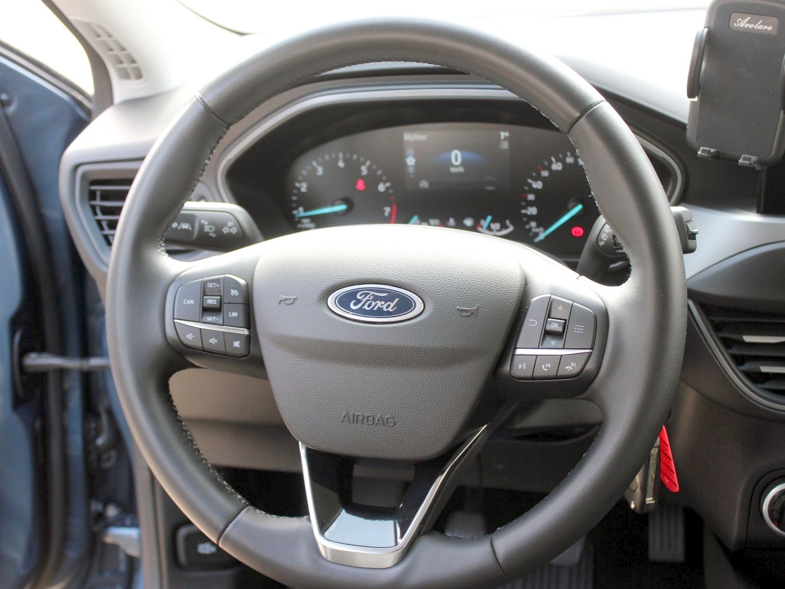 Fahrzeugabbildung Ford Focus Cool & Connect 1,0 EcoBoost Start/Stopp