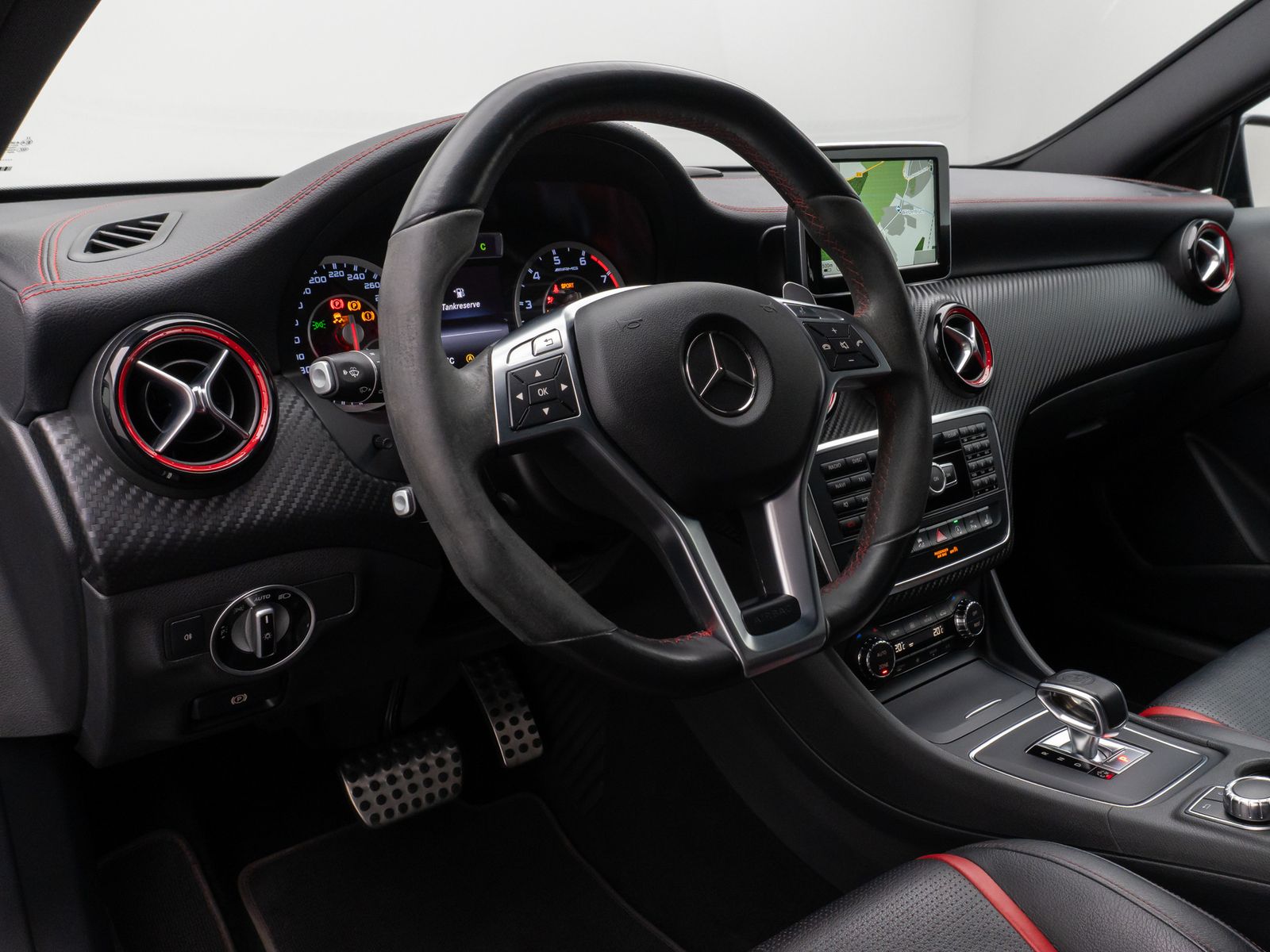 Fahrzeugabbildung Mercedes-Benz A 45 AMG Performance 4Matic Aero H/K Kamera Navi