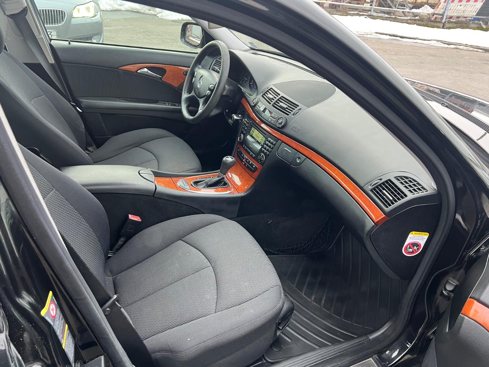 Mercedes-Benz E 220 Limousine Automatik Navi
