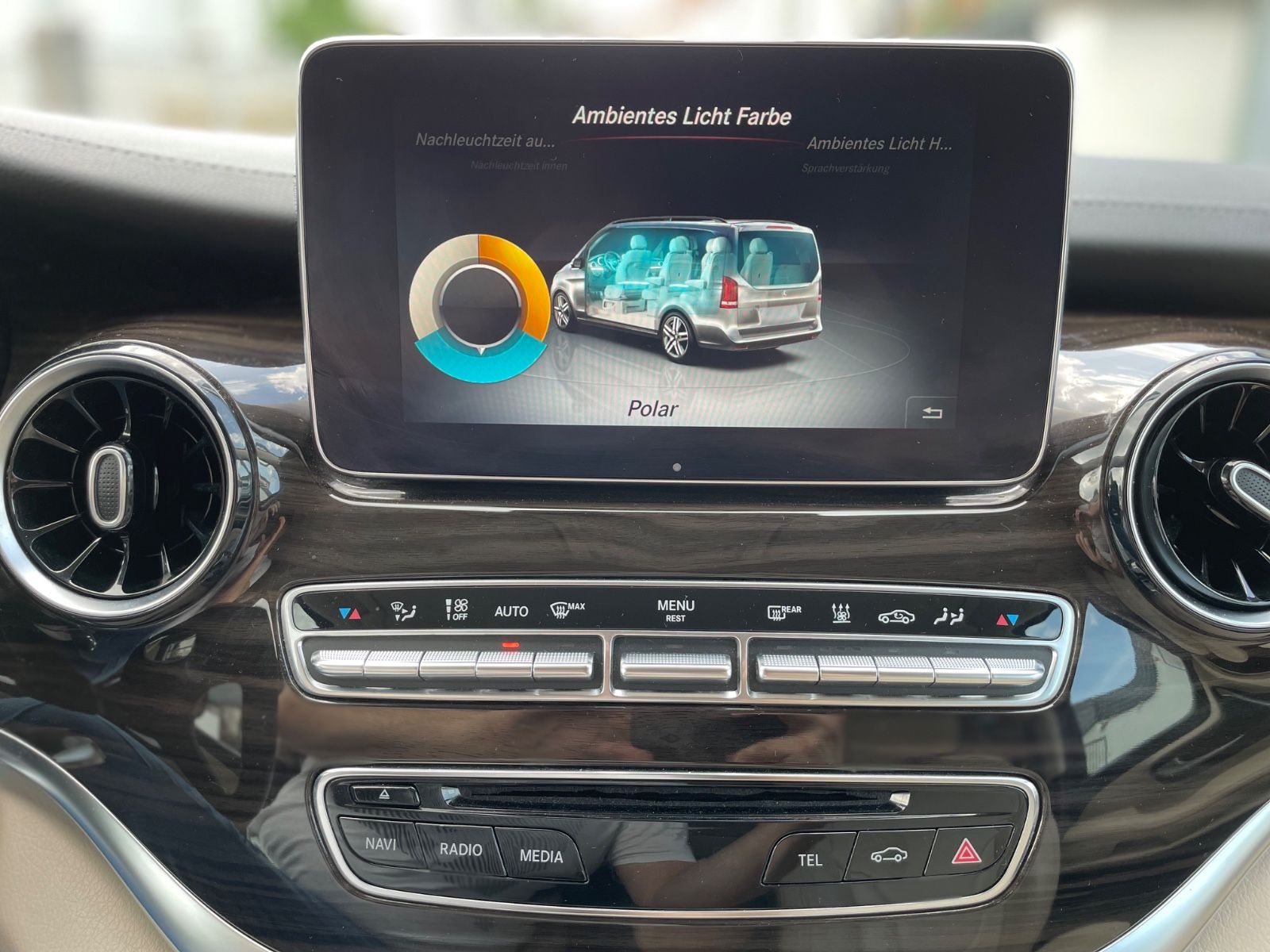 Fahrzeugabbildung Mercedes-Benz V 300 d Lang Avantgarde AMG-Line |Burmester|360°