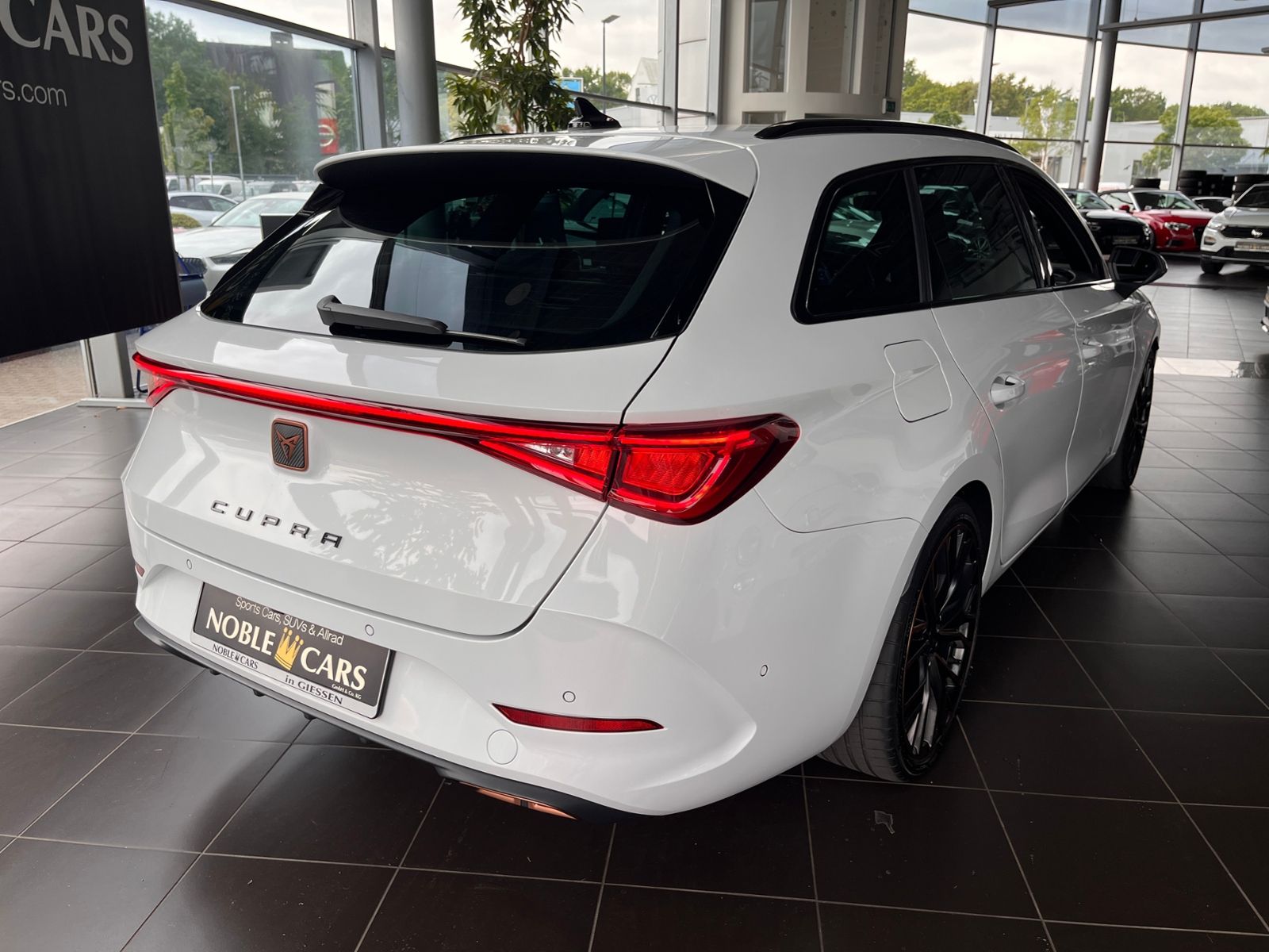 Fahrzeugabbildung CUPRA Leon Sportstourer VZ e-Hybrid RFK SHZ NAV