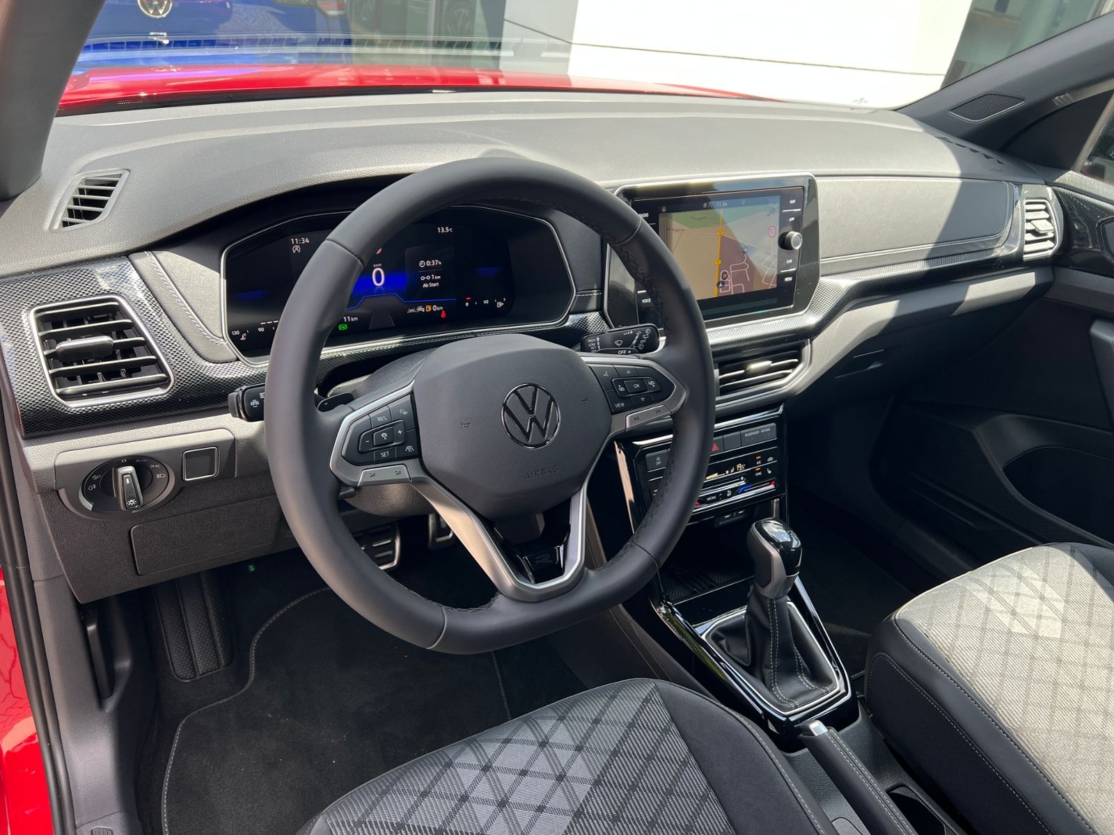 Fahrzeugabbildung Volkswagen T-Cross R-Line 1.5 TSI DSG *AHK,BlackStyle,Navi,