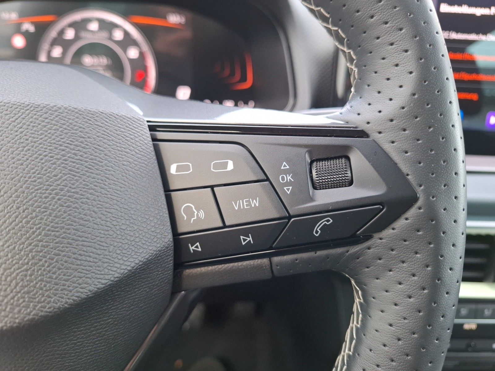 Fahrzeugabbildung SEAT Arona TSI Style LED Navi VC ACC RFK SHZ