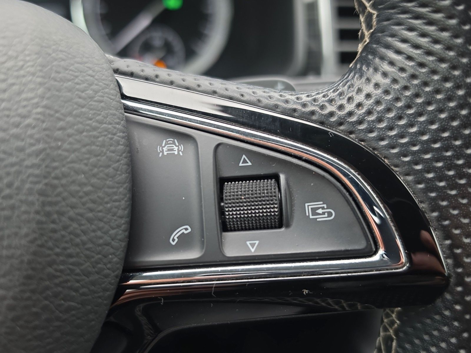 Fahrzeugabbildung SKODA Kodiaq Style 4x4 LED AHK CARPLAYER