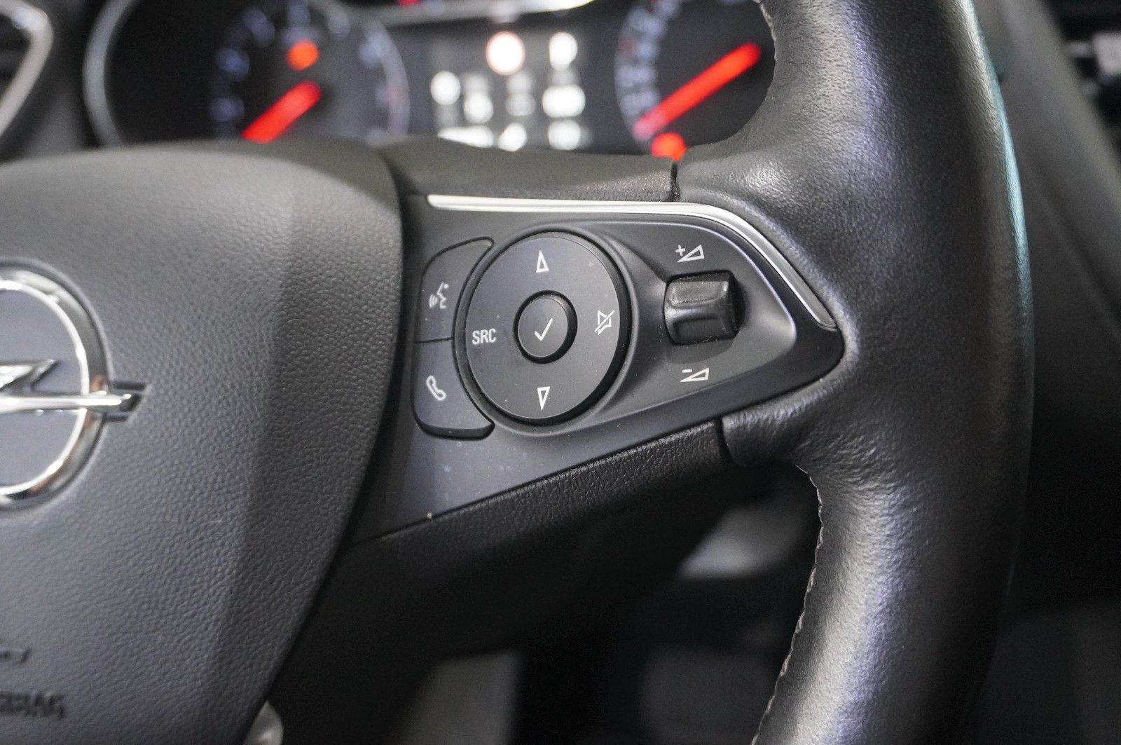 Fahrzeugabbildung Opel Grandland (X) 1.2T INNOV. NAVI/LED/KAMERA/SH/DAB