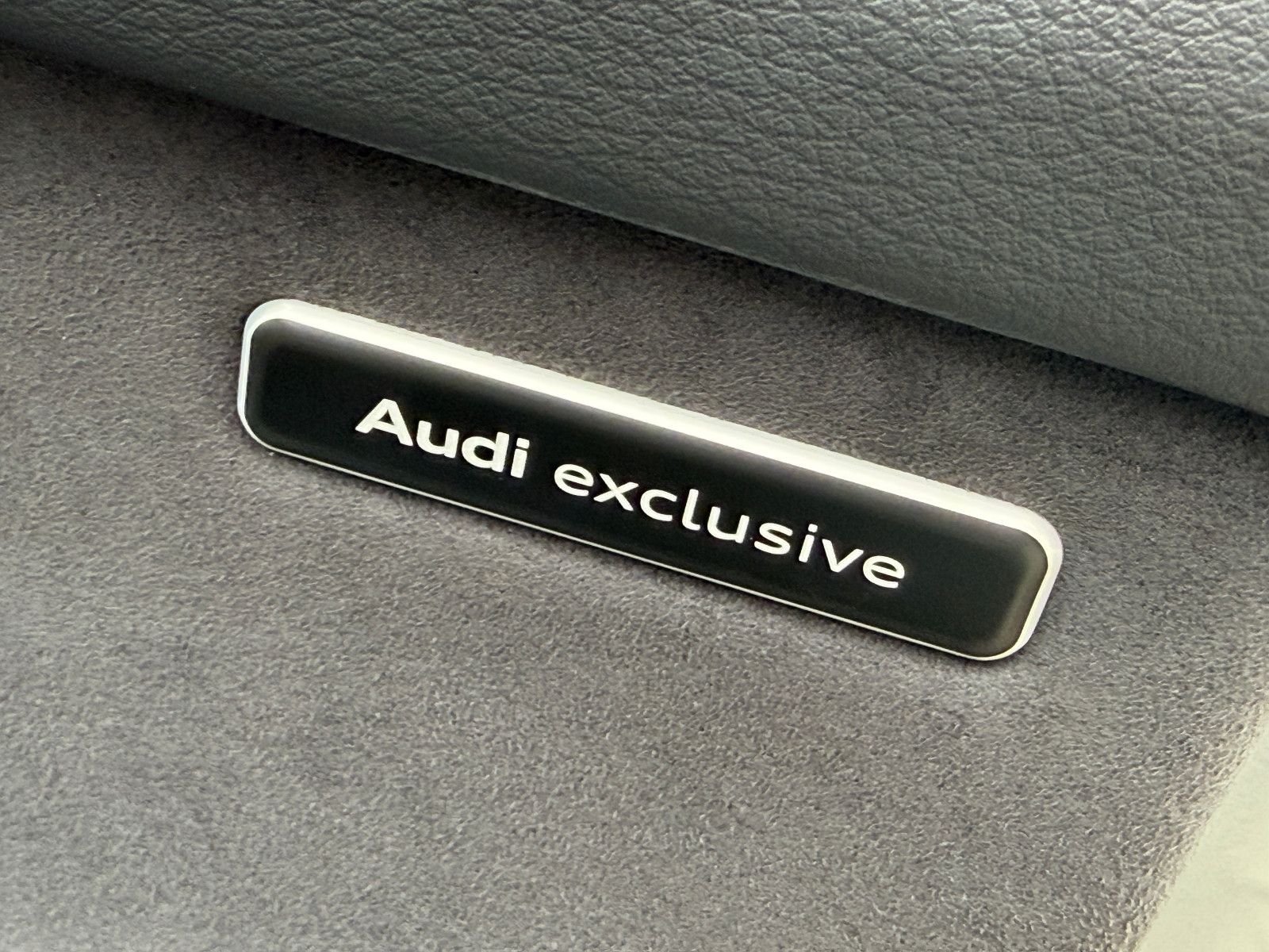 Fahrzeugabbildung Audi SQ8 4.0 TFSI quattro/EXCLUSIVE/ALCANTARA/BLACK
