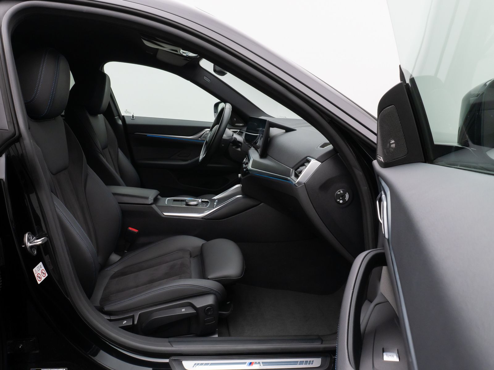 Fahrzeugabbildung BMW i4 eD40 M Sport Kamera DAB H/K Komfort 18Zoll