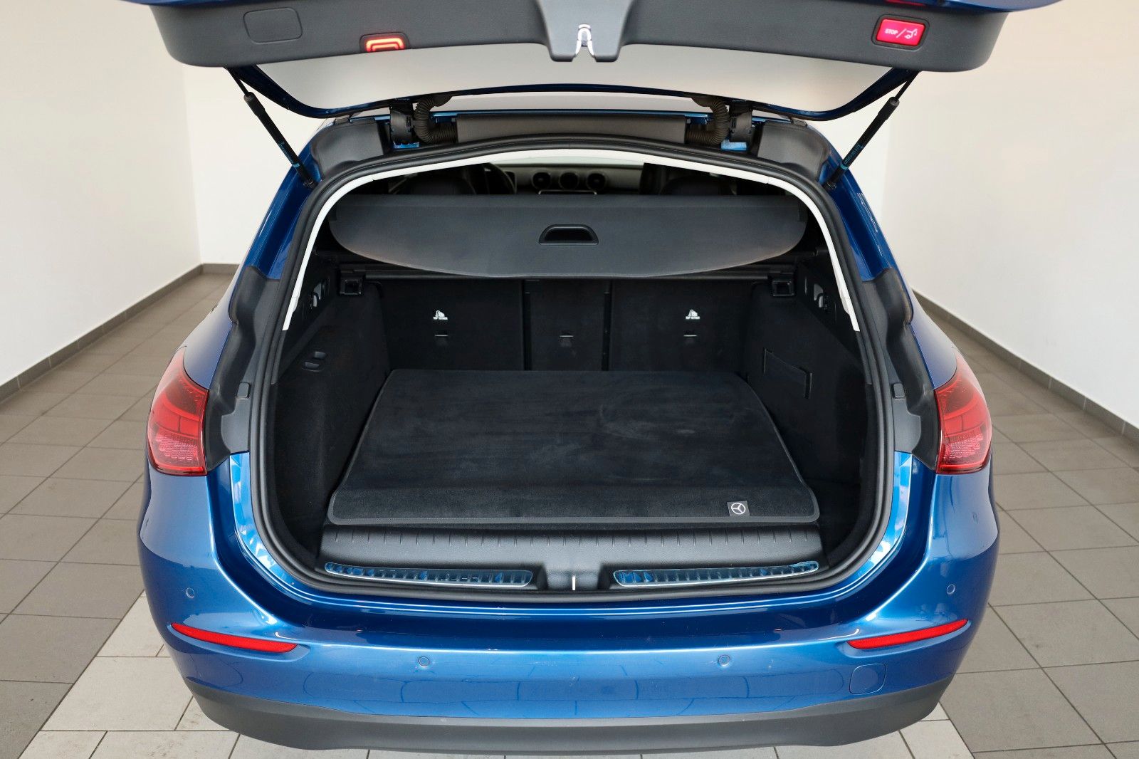 Fahrzeugabbildung Mercedes-Benz C 300e T Avantgarde T Leder,Navi,LED,SH,PDC,Park