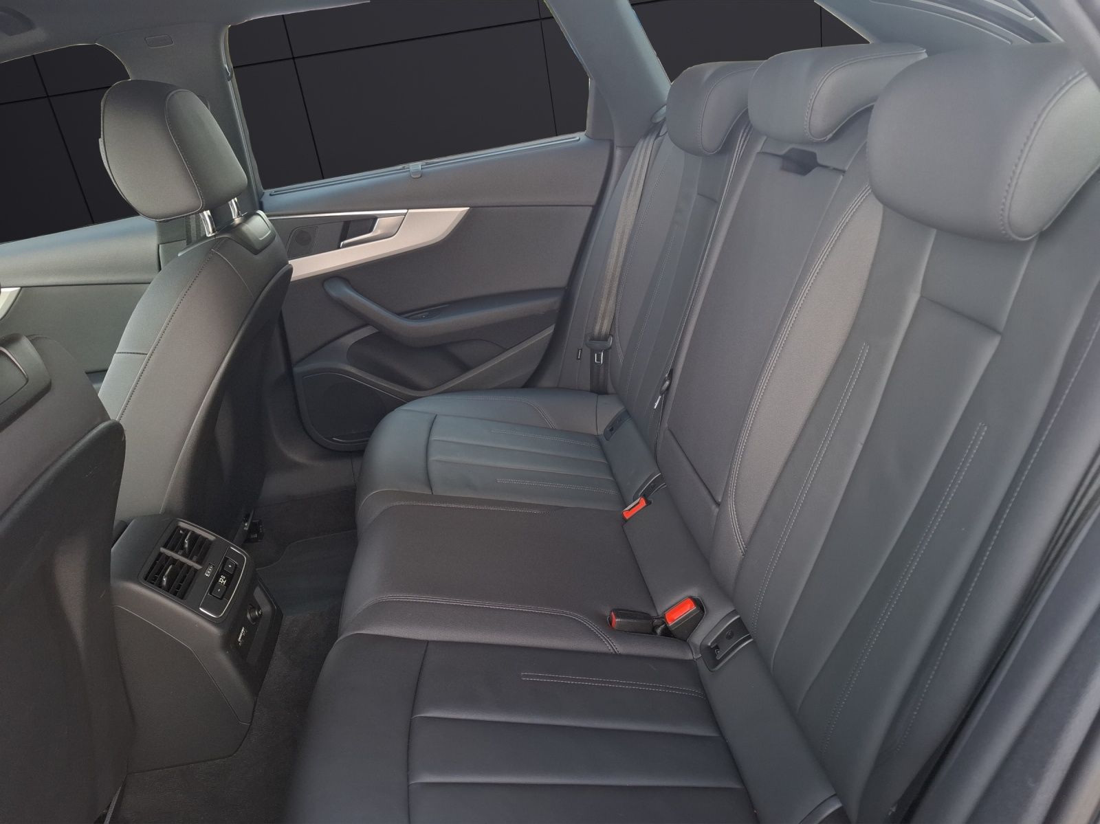 Fahrzeugabbildung Audi A4 Avant 40 TDI advanced quattro S-tronic Navi A