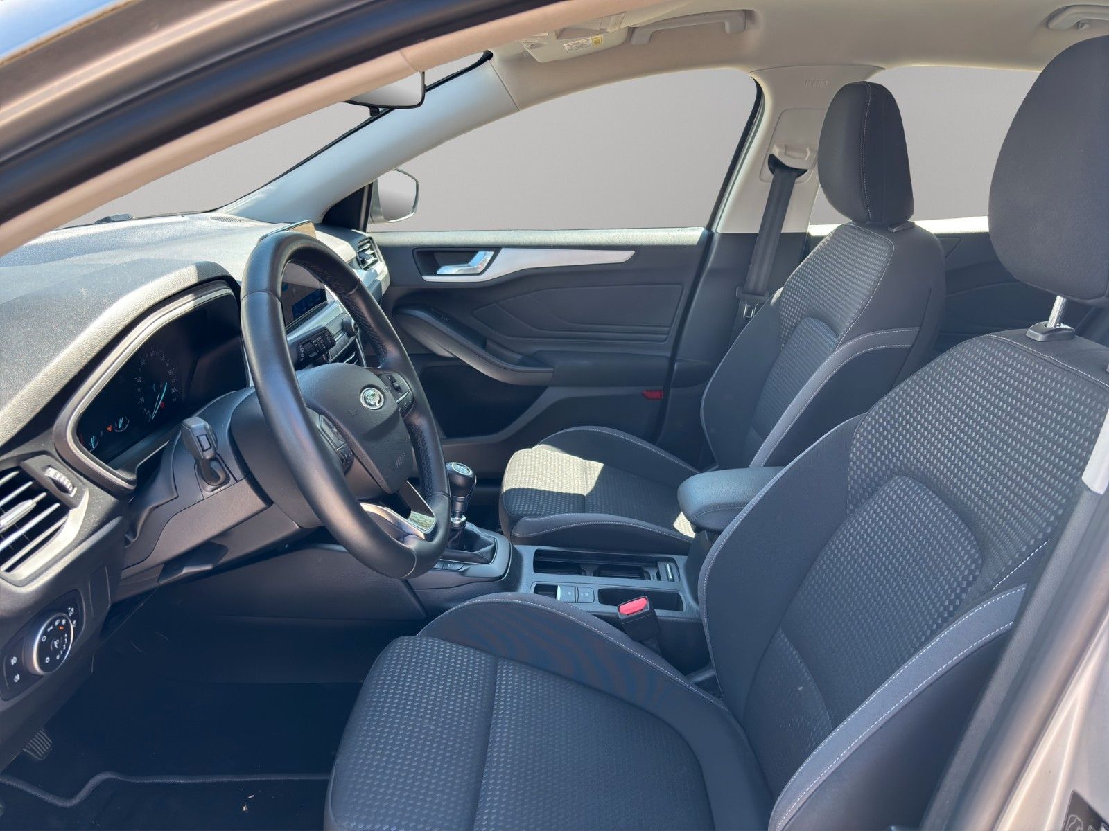 Fahrzeugabbildung Ford Focus C&C | Turnier 1.0  | Kamera | LED