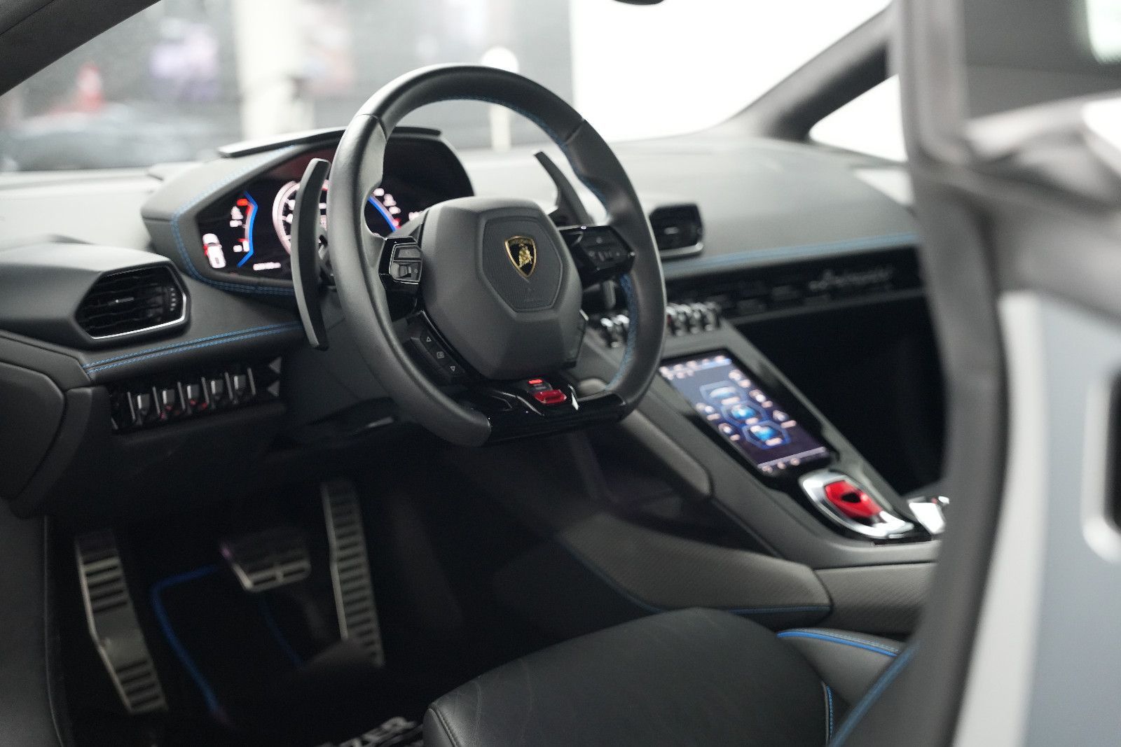 Fahrzeugabbildung Lamborghini Huracan Huracán EVO V10 /LIFT/SENSONUM/KAMERA/AC