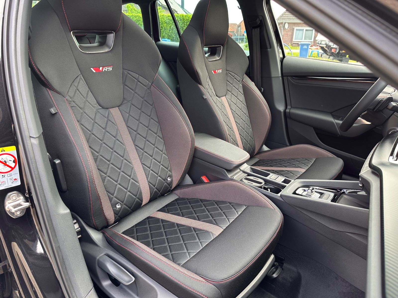 Fahrzeugabbildung SKODA Octavia RS Combi 2.0 TSI Pano/360°/Matrix/ACC
