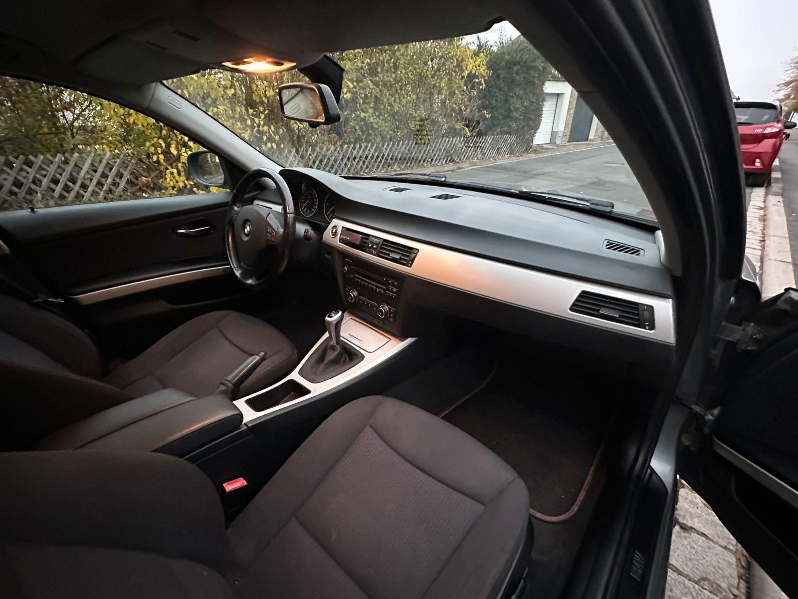 BMW 320 2011 — photo 6