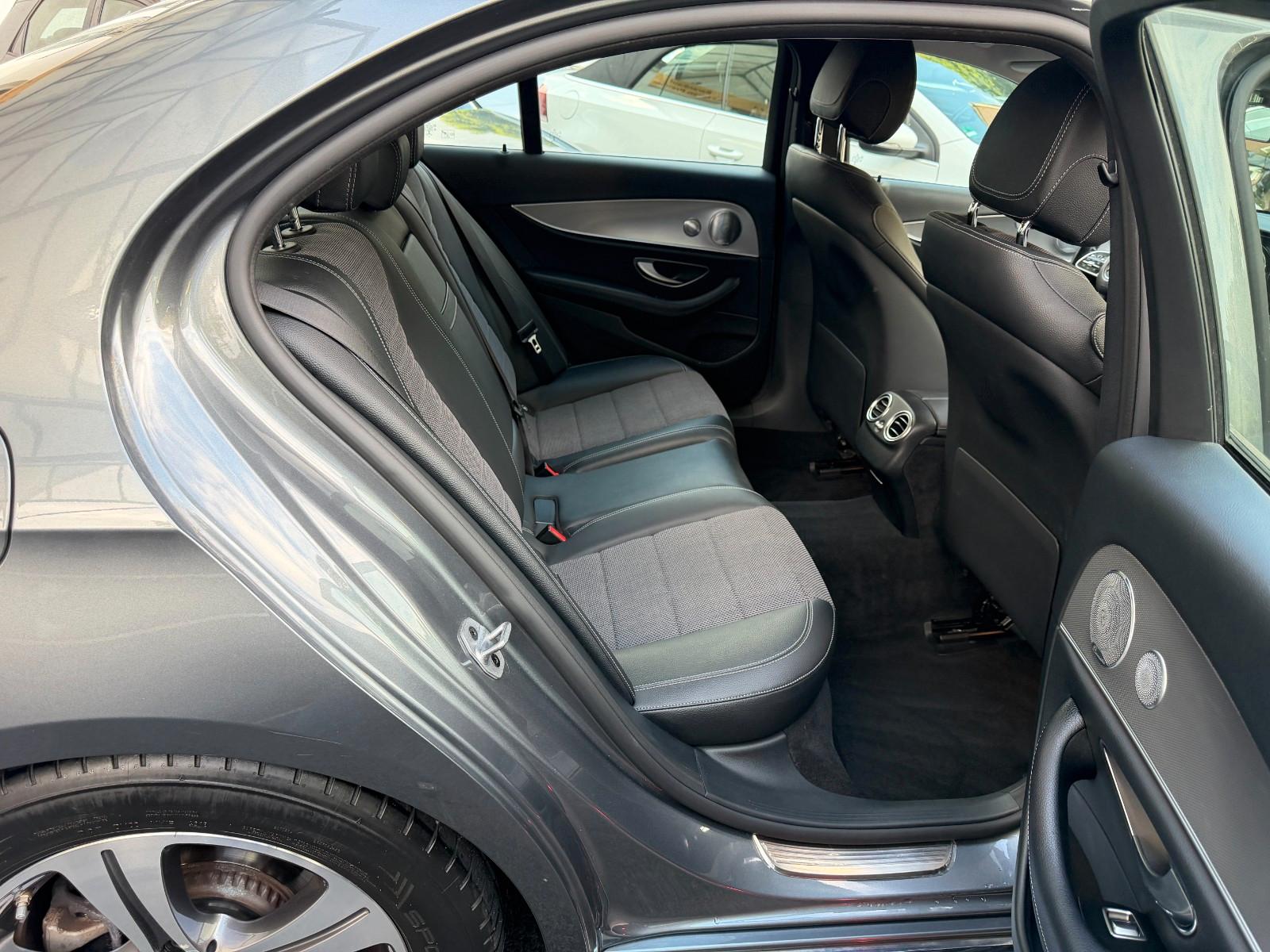 Mercedes-Benz E 220d Avantgarde AMBIENTE/LED/KAMERA/TOTWINKEL