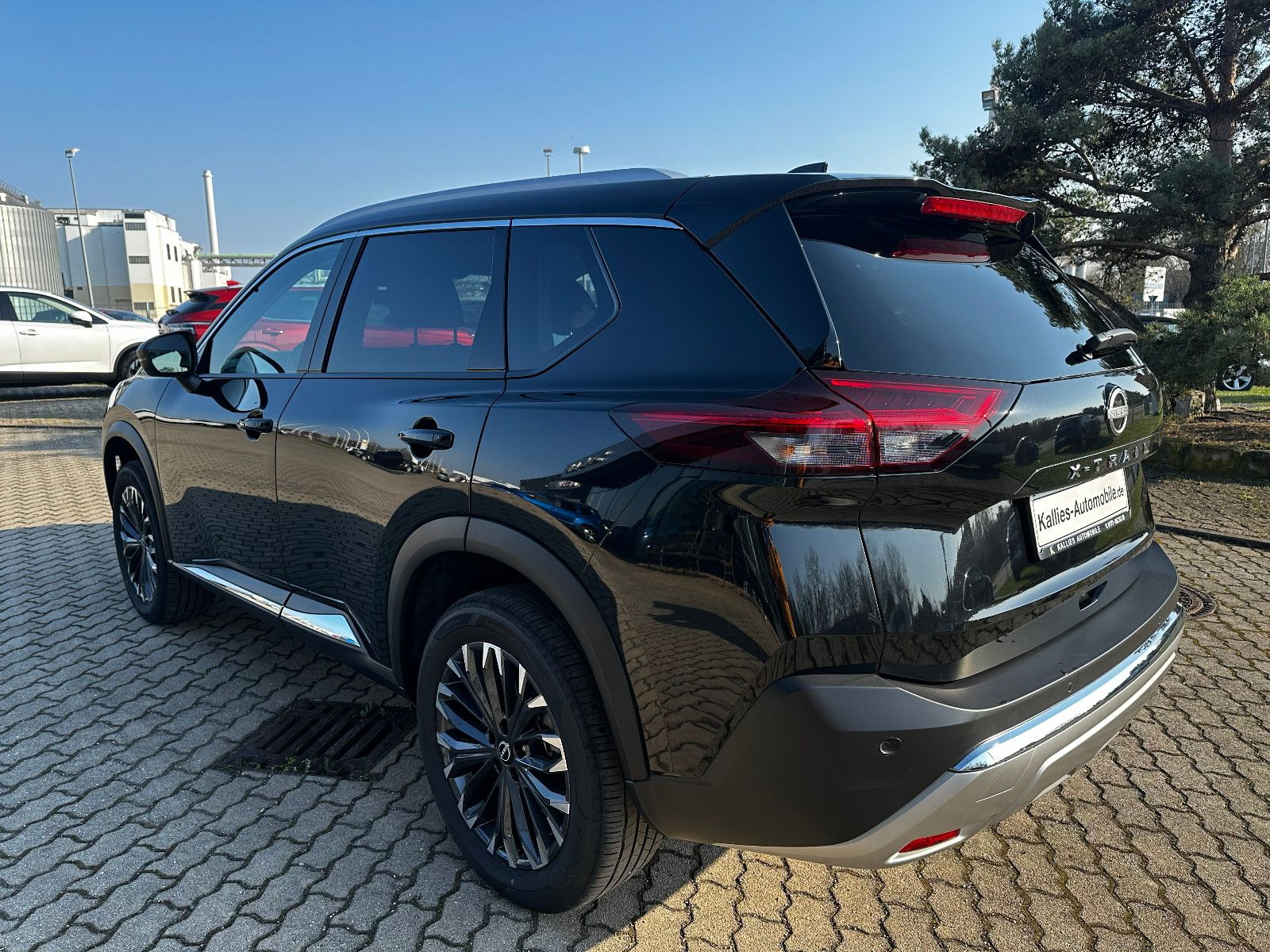 Fahrzeugabbildung Nissan X-Trail Tekna 1,5 VC-T CVT  2WD   ACC