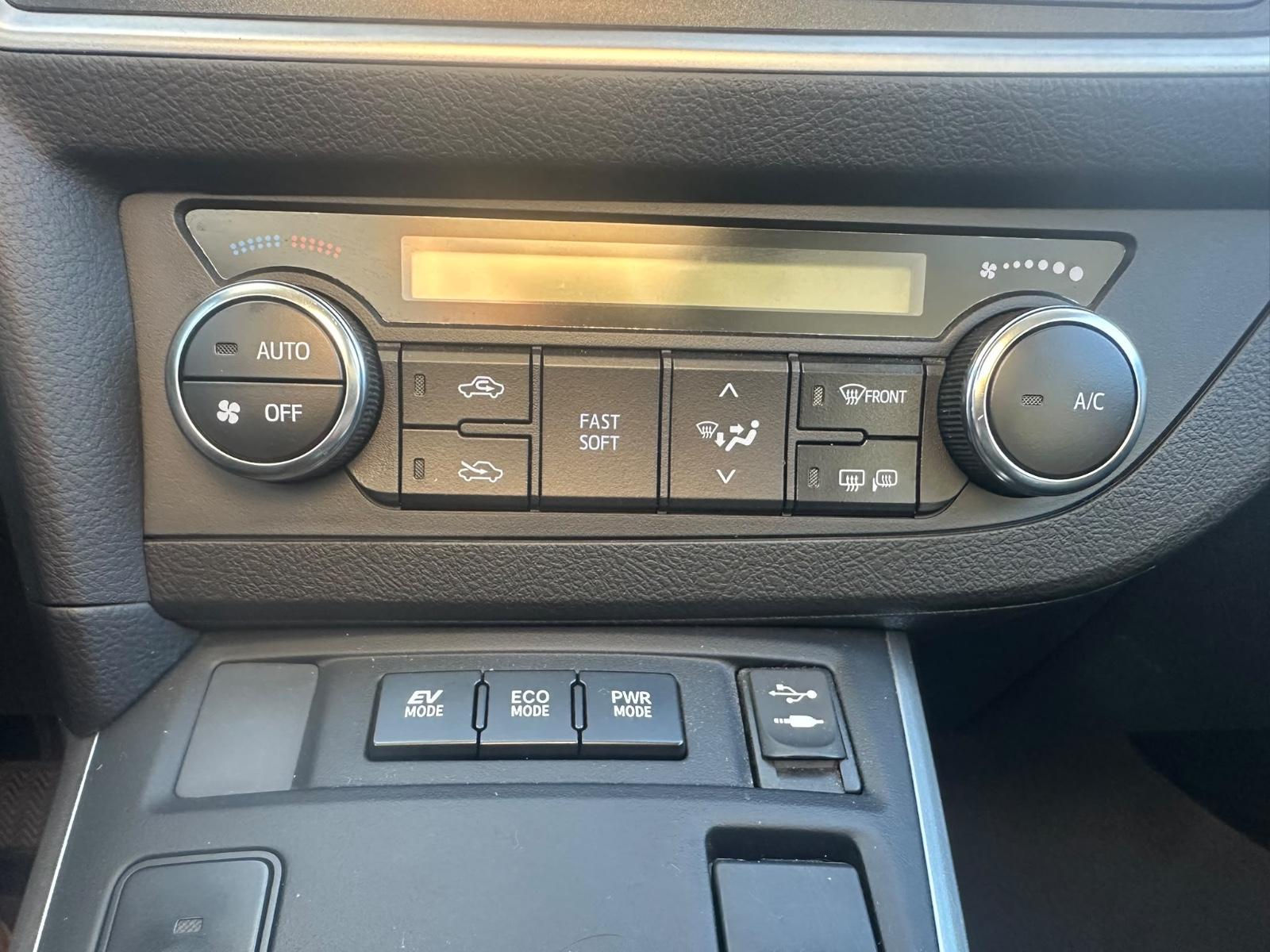 Toyota Auris 2014 — photo 10
