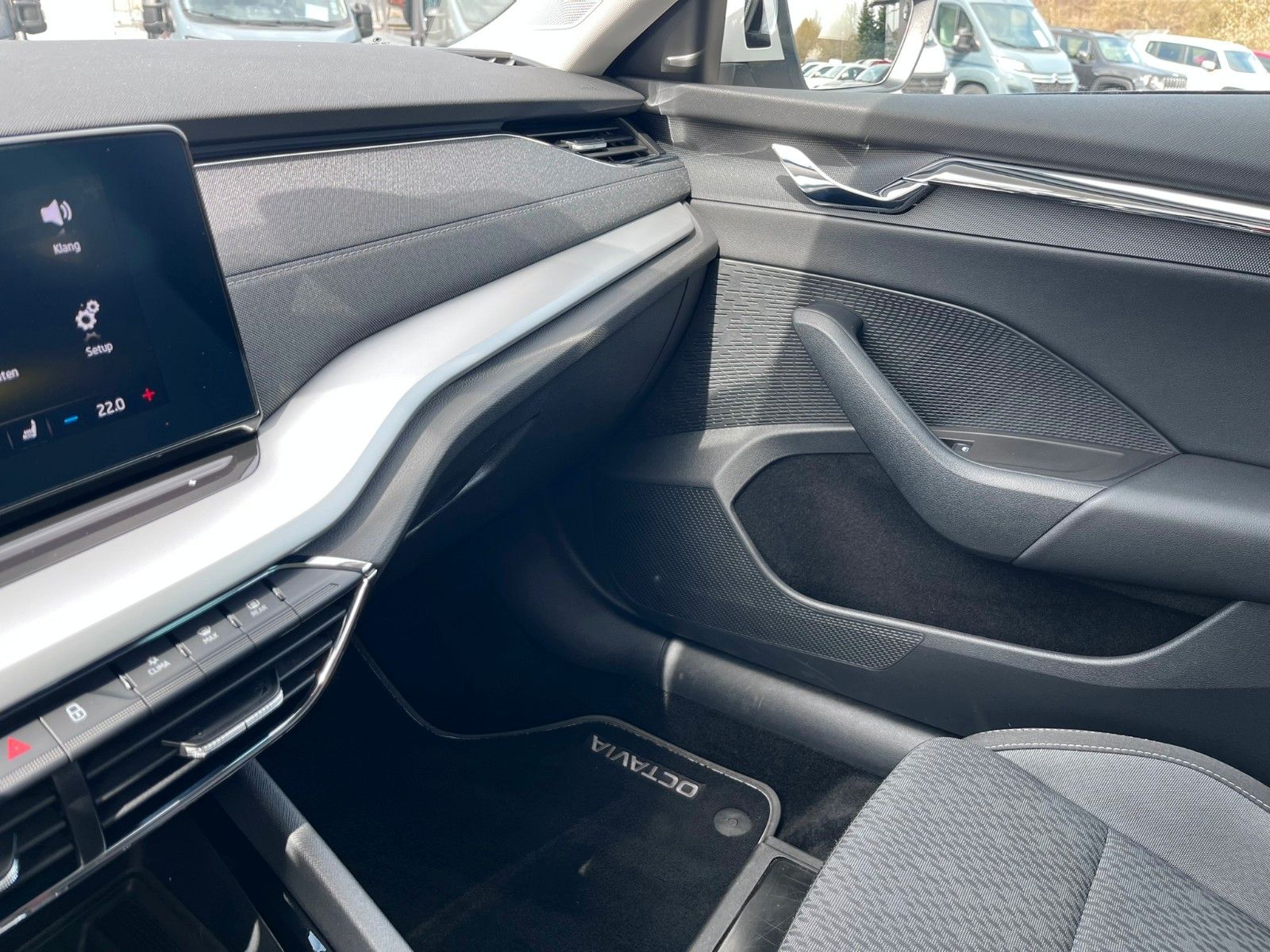 Fahrzeugabbildung SKODA Octavia Combi Style elekt. Sitze virtual  uvm.