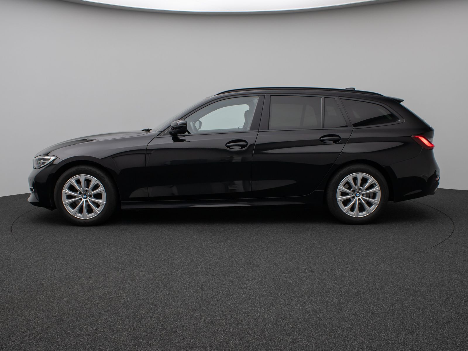 Fahrzeugabbildung BMW 320d Panorama HiFi PDC LED Geschwindigkeitsreg