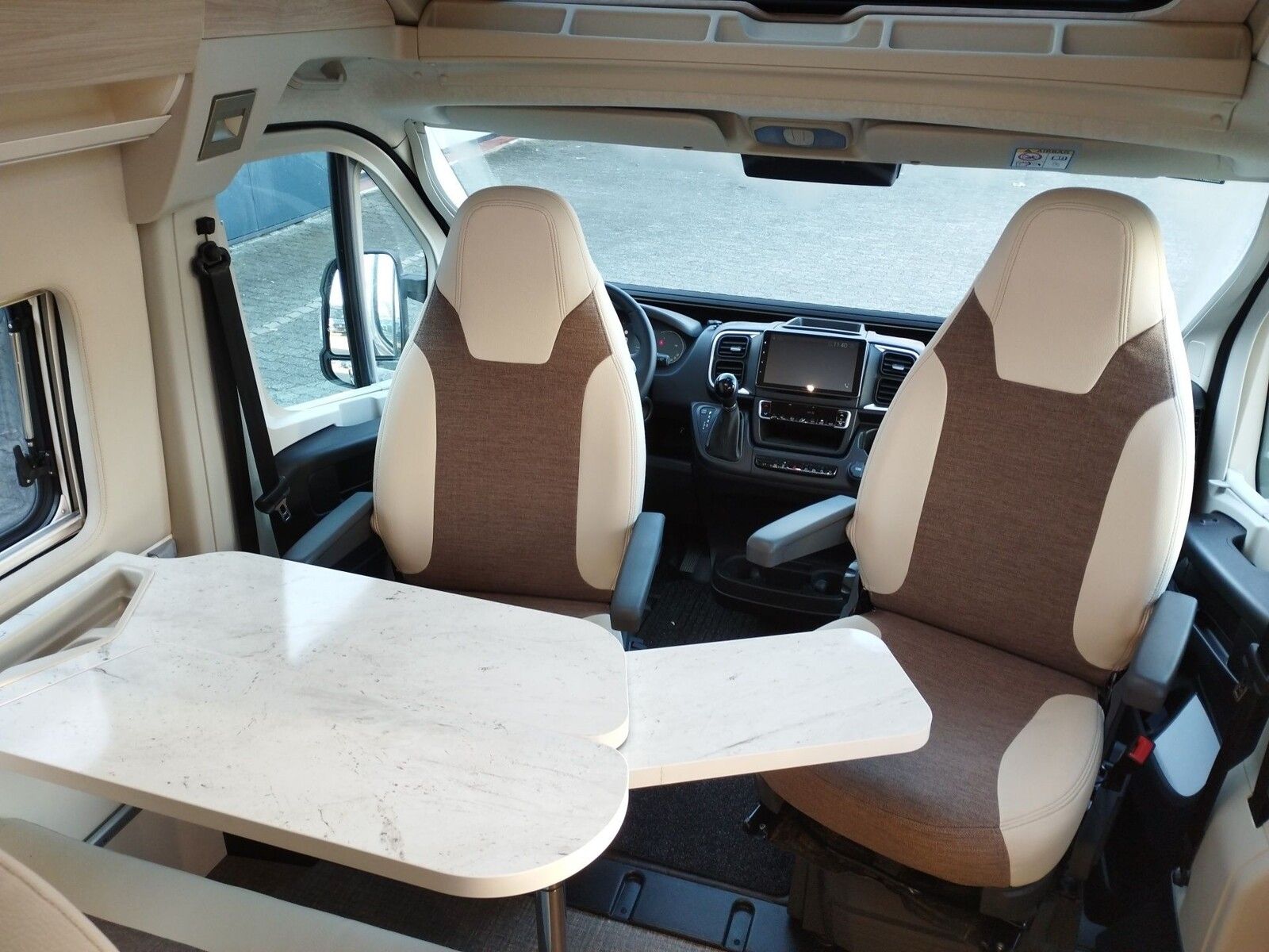 Fahrzeugabbildung Eura Mobil Van V 635 EB Automatik, 180 PS, Fahrassistenz