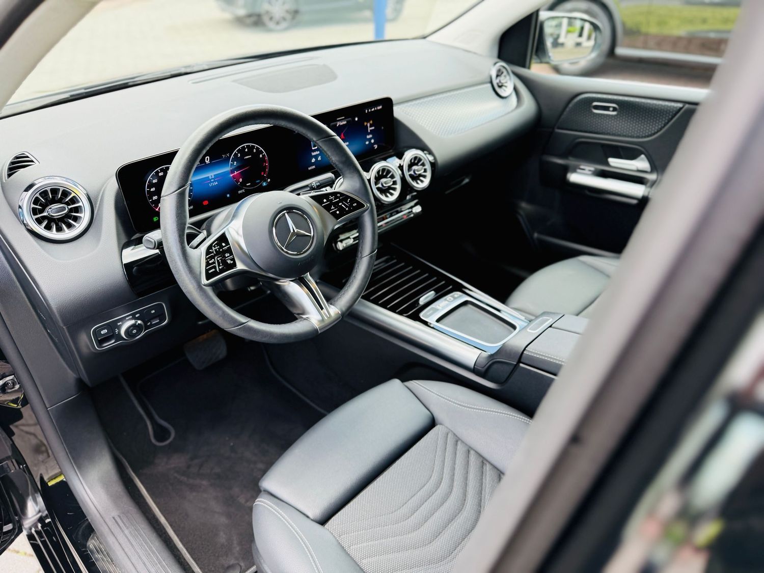 Fahrzeugabbildung Mercedes-Benz B 180 PROGR. PLUS, Autom, LED, AHK, PTS, RFK, Ke