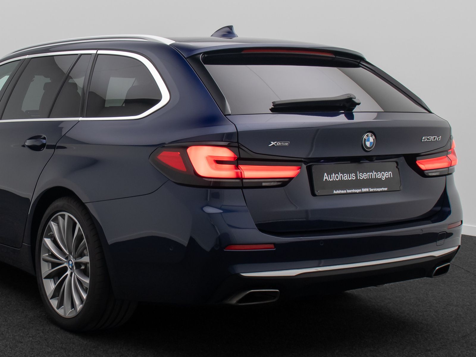 Fahrzeugabbildung BMW 530d xD Luxury Line ACC H/K AHK Panorama HUD 19"