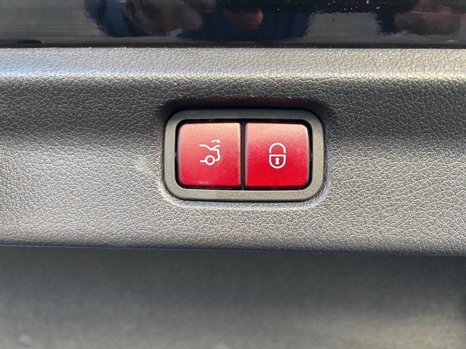 Fahrzeugabbildung Mercedes-Benz EQE 300 Advanc+ DISTRO Memo AIRMATIC Burme KeyGo
