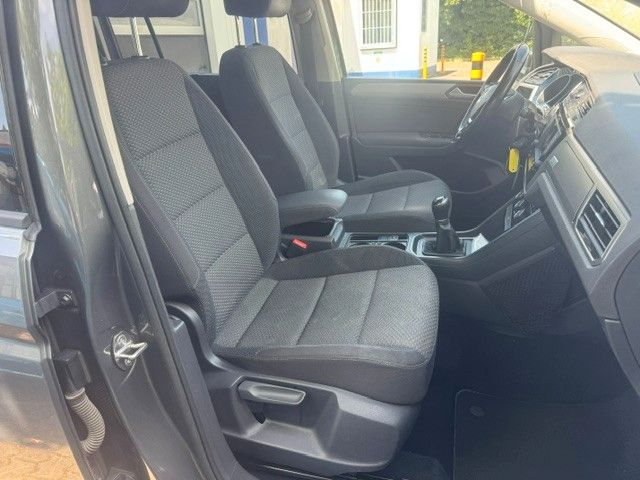 Fahrzeugabbildung Volkswagen Touran Comfortline BMT LED 7 Sitze NAVI