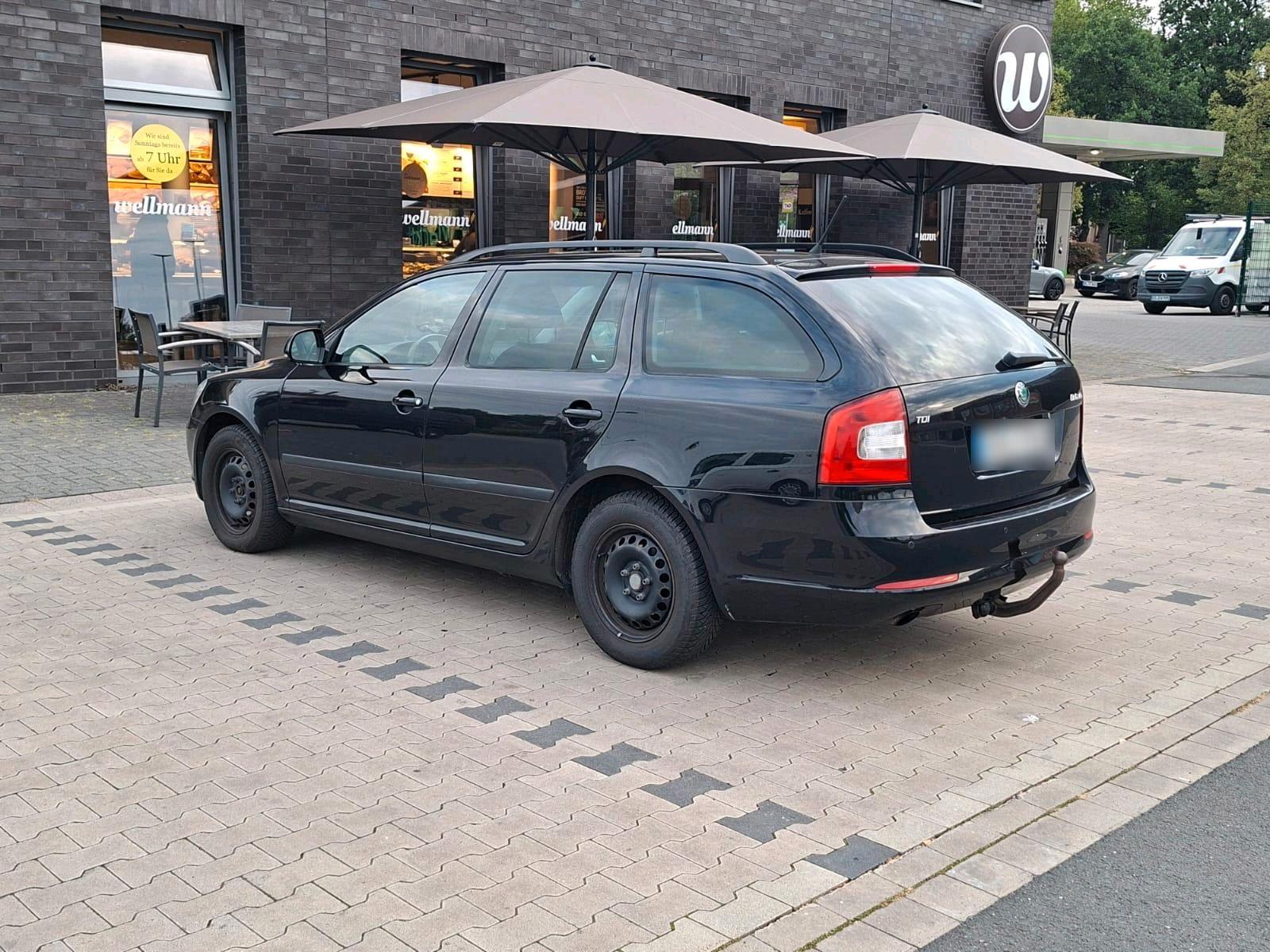 Skoda Octavia 2013 — engine 105 HP (77kW)