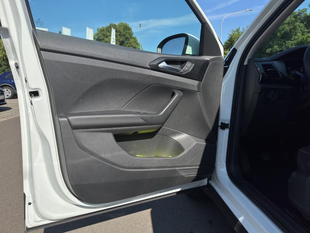 Fahrzeugabbildung Volkswagen T-Cross Life 1.0 TSI Life 70KW 5-Gang,Navi,GJR,