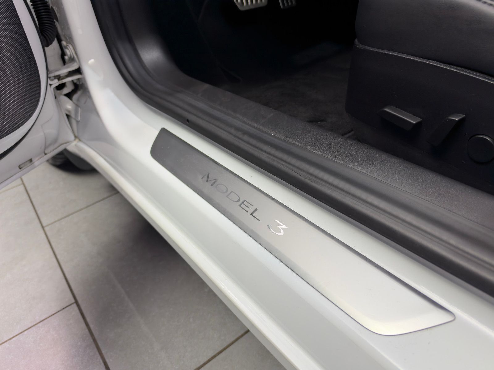 Fahrzeugabbildung Tesla Model 3 Long Range Dual AWD |PANO|PREMIUM-SOUND