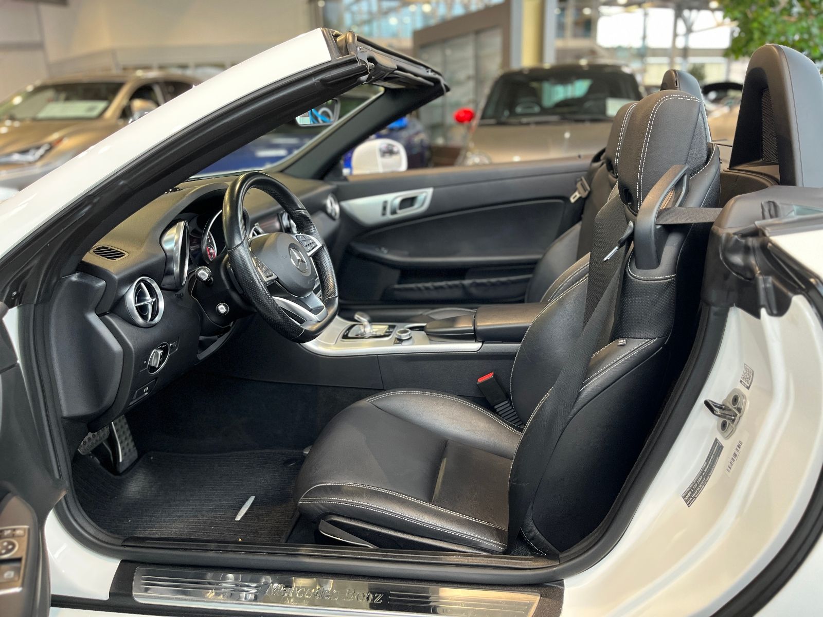 Fahrzeugabbildung Mercedes-Benz SLC 200 KLIMA NAV SHZ PDC ALU