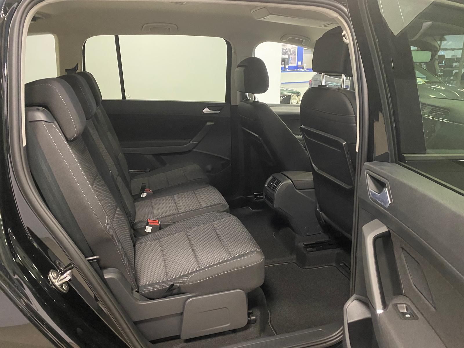 Fahrzeugabbildung Volkswagen Touran 1.5 TSI R-LINE COMFORTLINE DSG+ACC+AHK