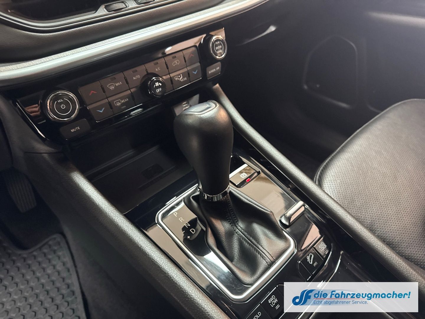 Fahrzeugabbildung Jeep Compass S Plug-In Hybrid 4WD Navi Soundsystem 36