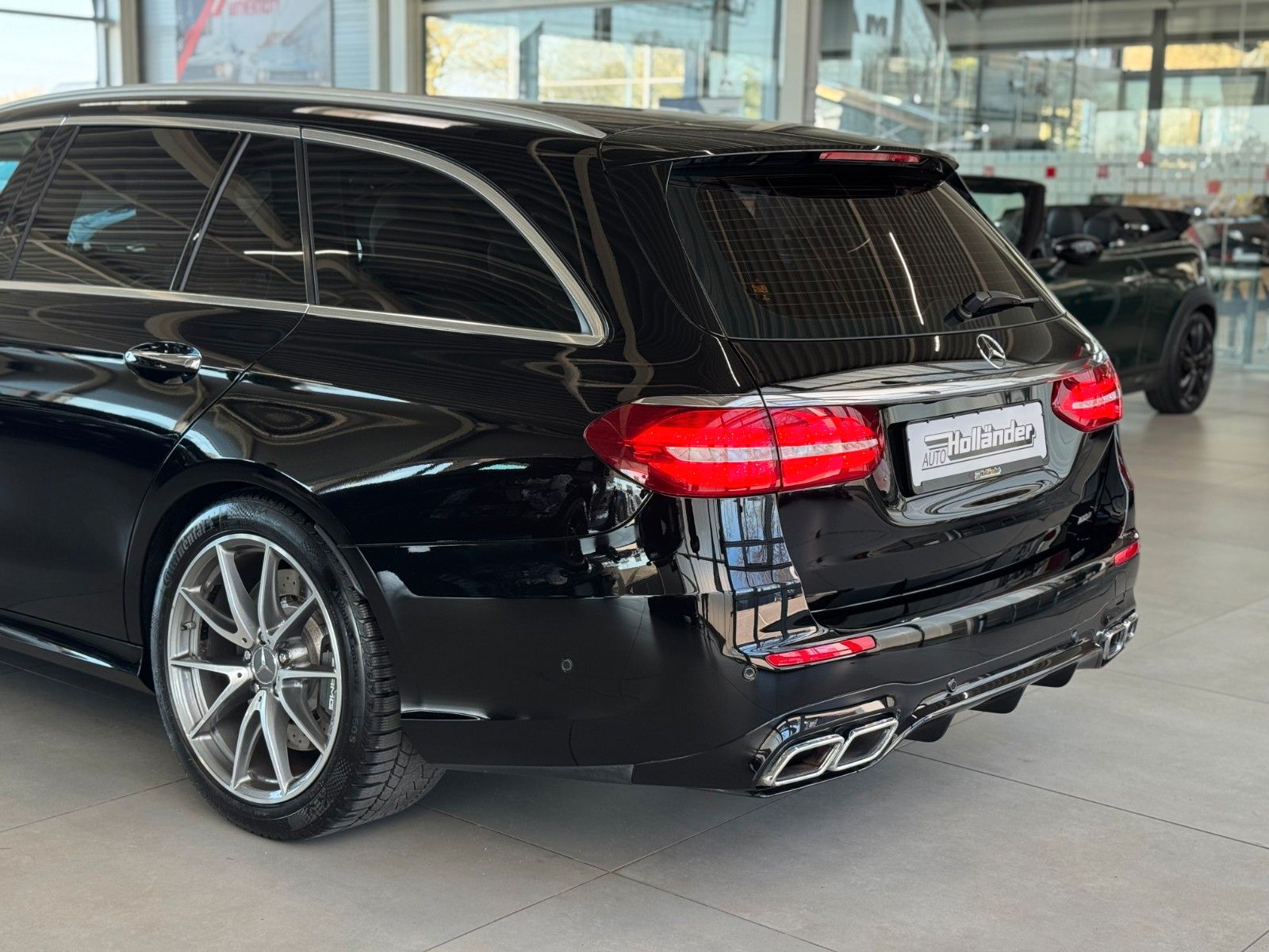 Fahrzeugabbildung Mercedes-Benz E 63 AMG T-Modell 4Matic Burmester VOLL