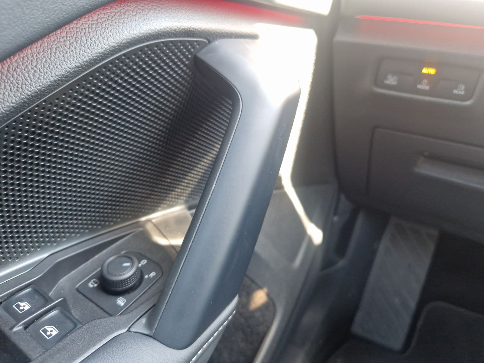 Fahrzeugabbildung Volkswagen Tiguan 2.0 TDI Life DSG LED+ ACC AHK SHZ LRHzg W