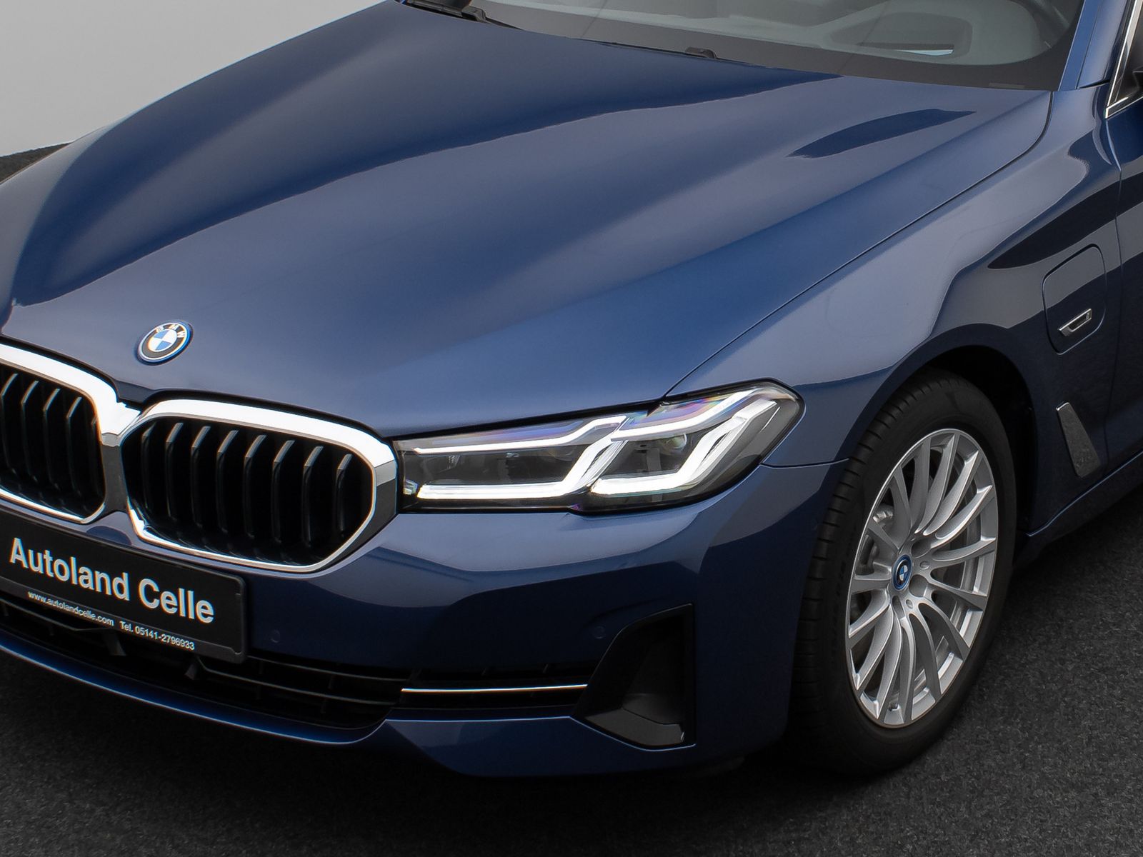 Fahrzeugabbildung BMW 530e Kamera Laser HUD DAB AHK Komfort Alarm ACC