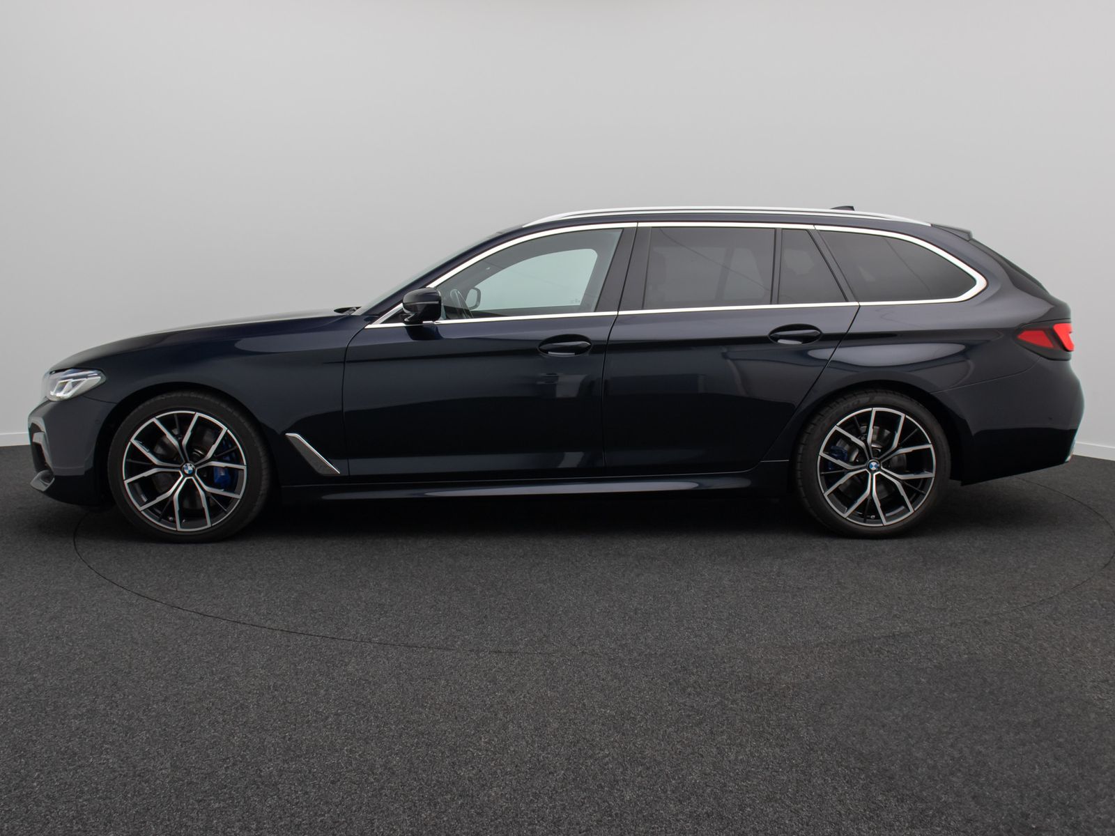 Fahrzeugabbildung BMW 530d M Sport Laser 4xKlima Panorama DAB HUD 19"