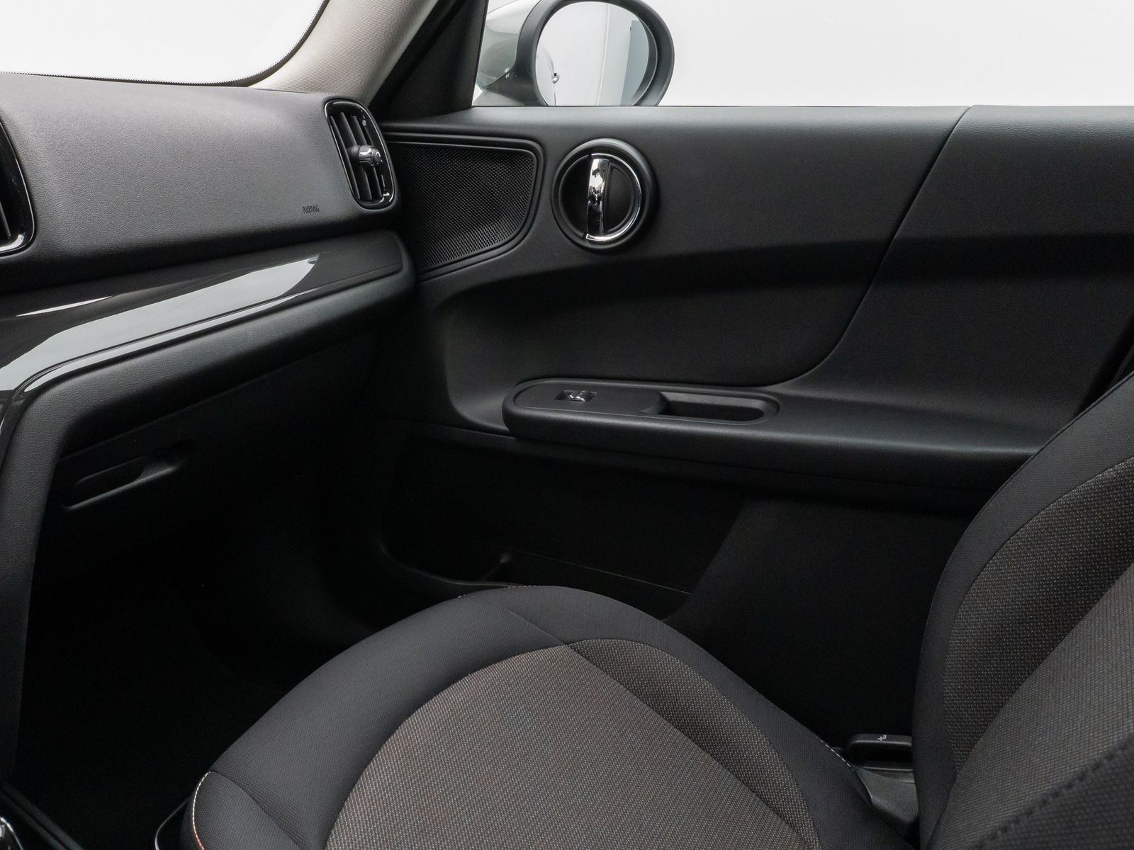 Fahrzeugabbildung MINI One Countryman Essential Trim Kamera AHK LED